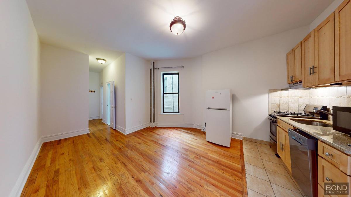 Apartment for rent at 1443 York Ave #4W, New York, NY 10075