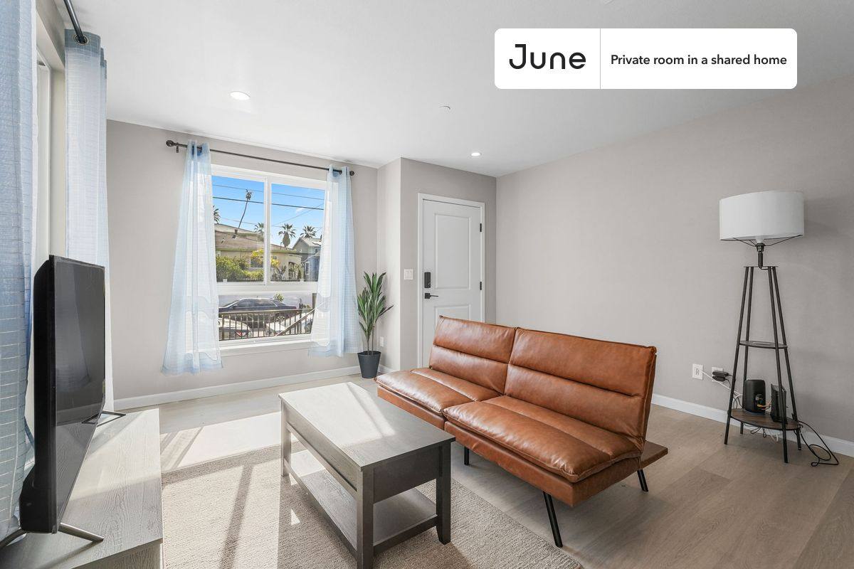 Apartment for rent at 327 N Chicago, Los Angeles, CA 90033