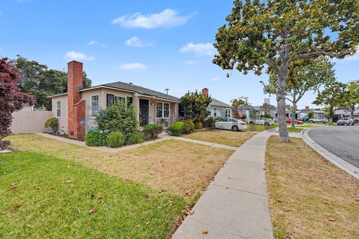 House for rent at 428 E 44th Circle, Long Beach, CA 90807