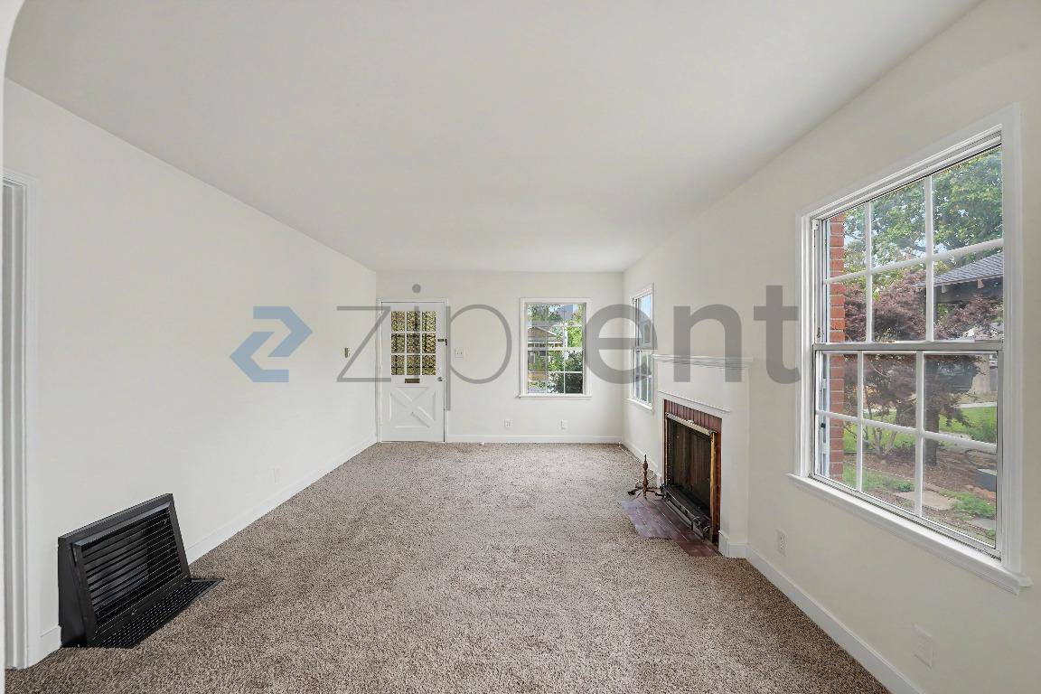 House for rent at 428 E 44th Circle, Long Beach, CA 90807