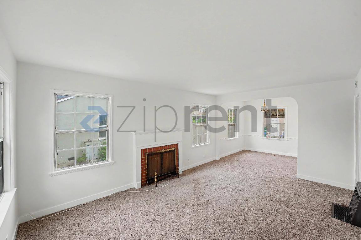 House for rent at 428 E 44th Circle, Long Beach, CA 90807