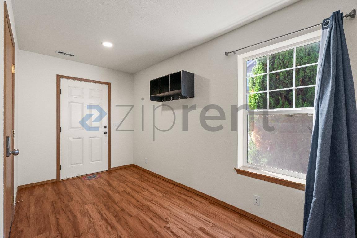 House for rent at 17518 14th Ave SE, Bothell, WA 98012