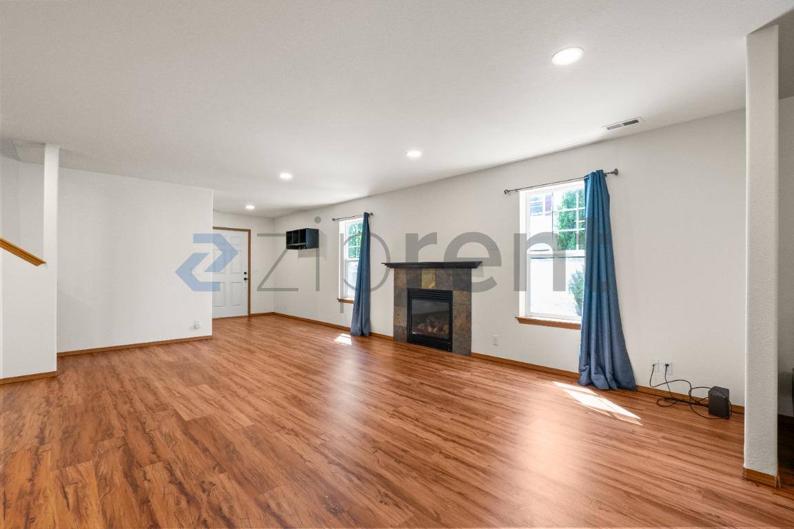 House for rent at 17518 14th Ave SE, Bothell, WA 98012