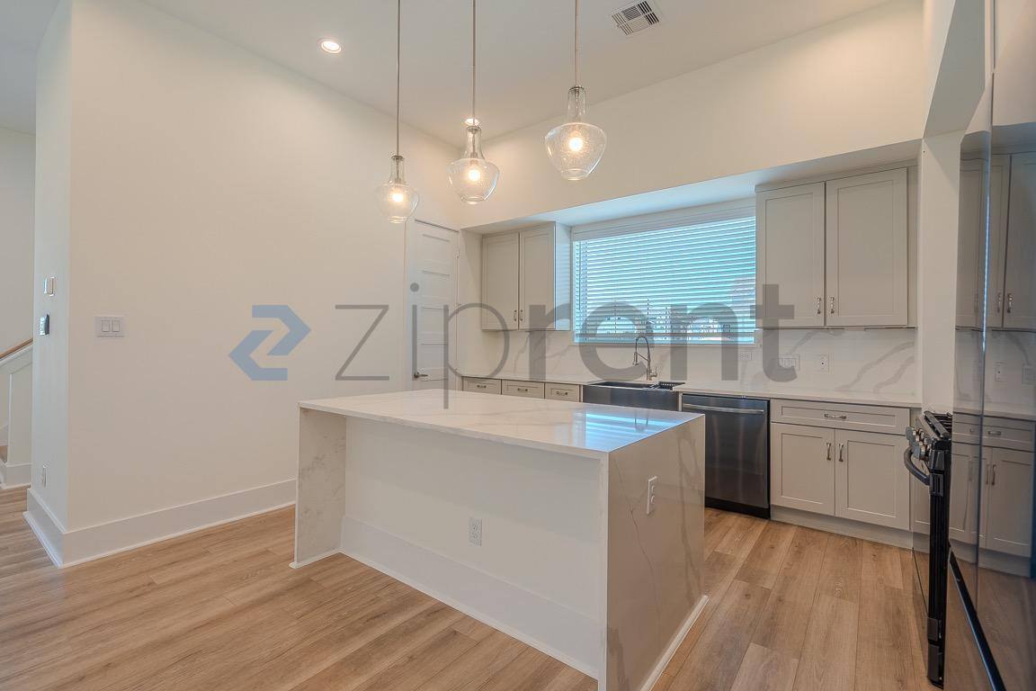 Townhouse for rent at 1620 Ojeman Rd E, Houston, TX 77055