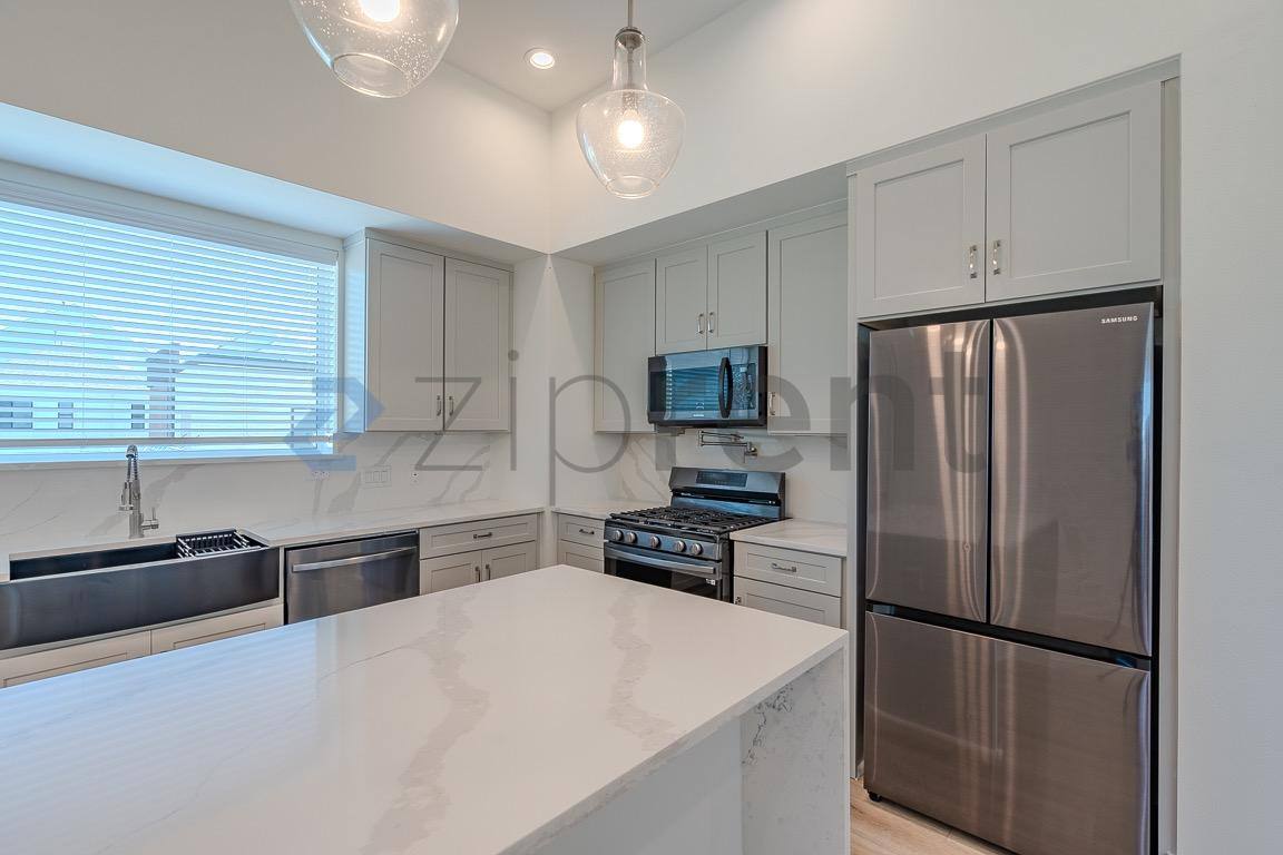 Townhouse for rent at 1620 Ojeman Rd E, Houston, TX 77055