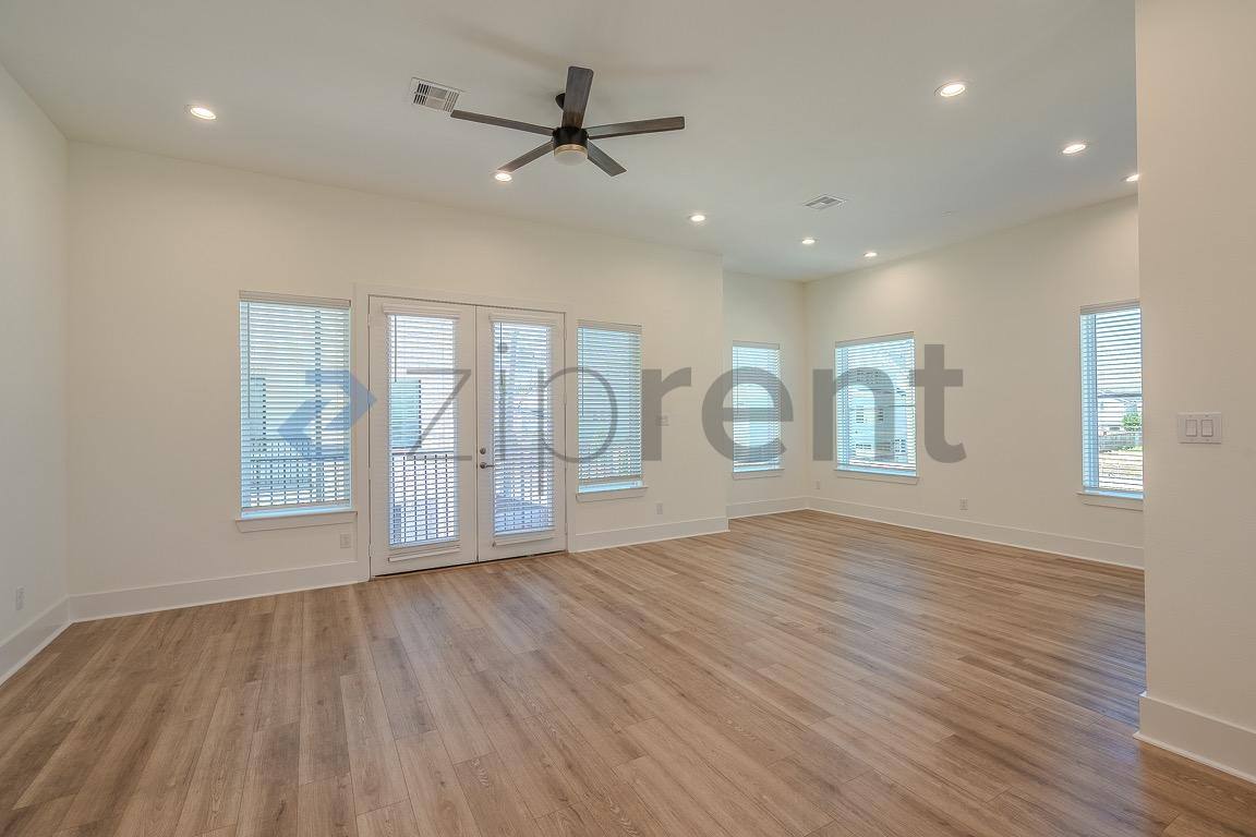 Townhouse for rent at 1620 Ojeman Rd E, Houston, TX 77055