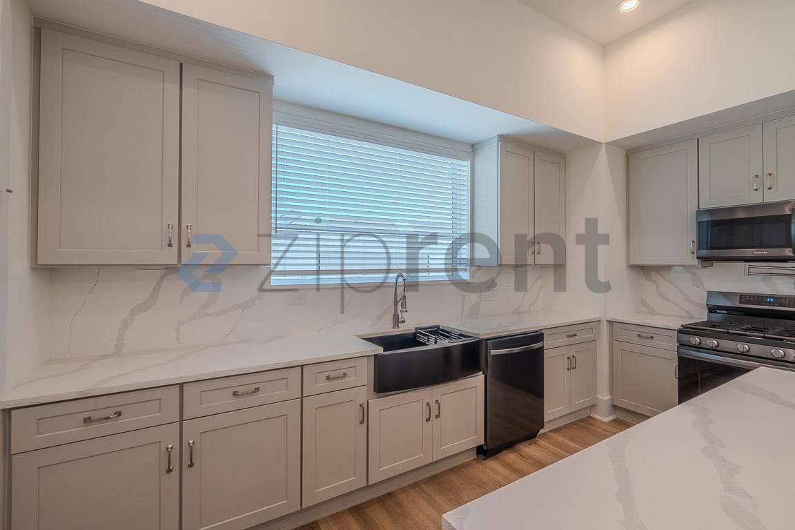 Townhouse for rent at 1620 Ojeman Rd E, Houston, TX 77055
