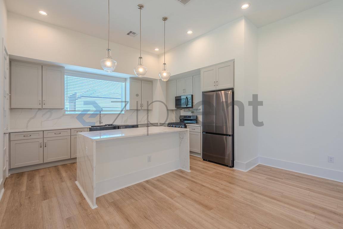 Townhouse for rent at 1620 Ojeman Rd E, Houston, TX 77055