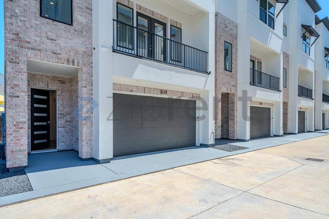 Townhouse for rent at 1620 Ojeman Rd E, Houston, TX 77055