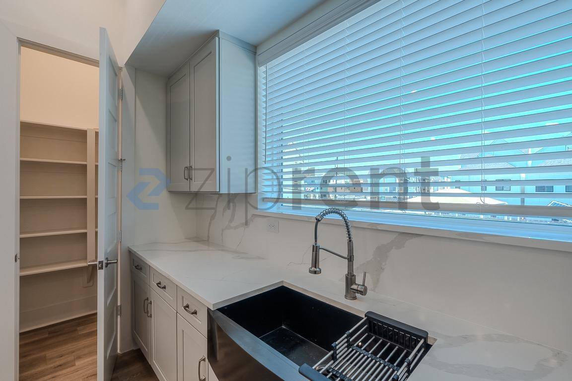 Townhouse for rent at 1620 Ojeman Rd E, Houston, TX 77055