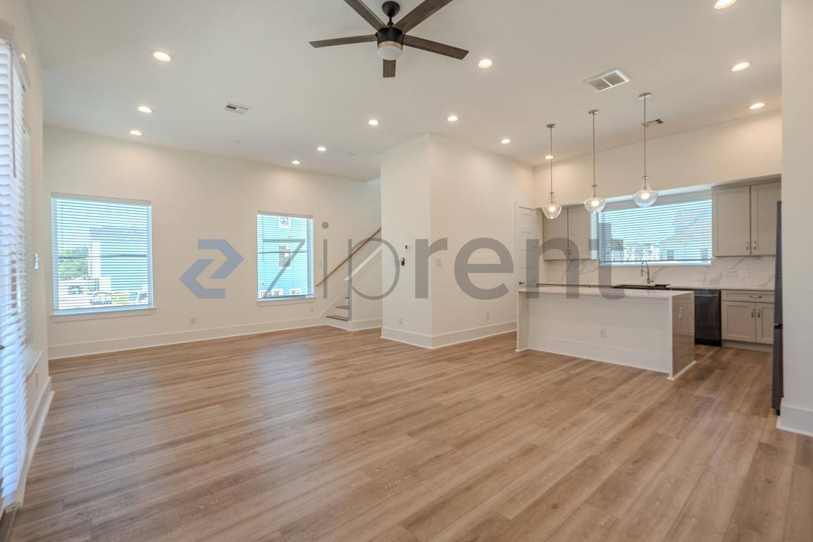 Townhouse for rent at 1620 Ojeman Rd E, Houston, TX 77055