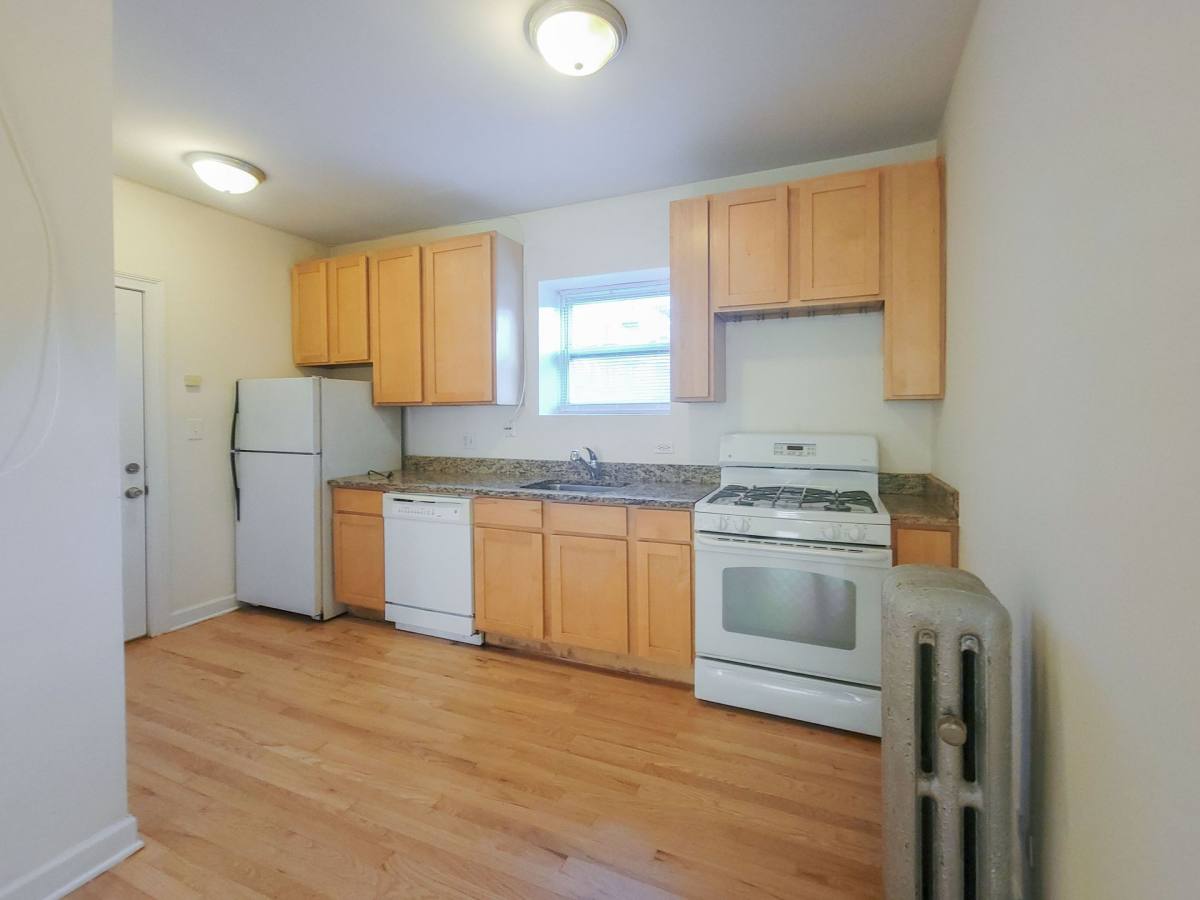 Apartment for rent at 3912 N Pine Grove Ave, Chicago, IL 60613