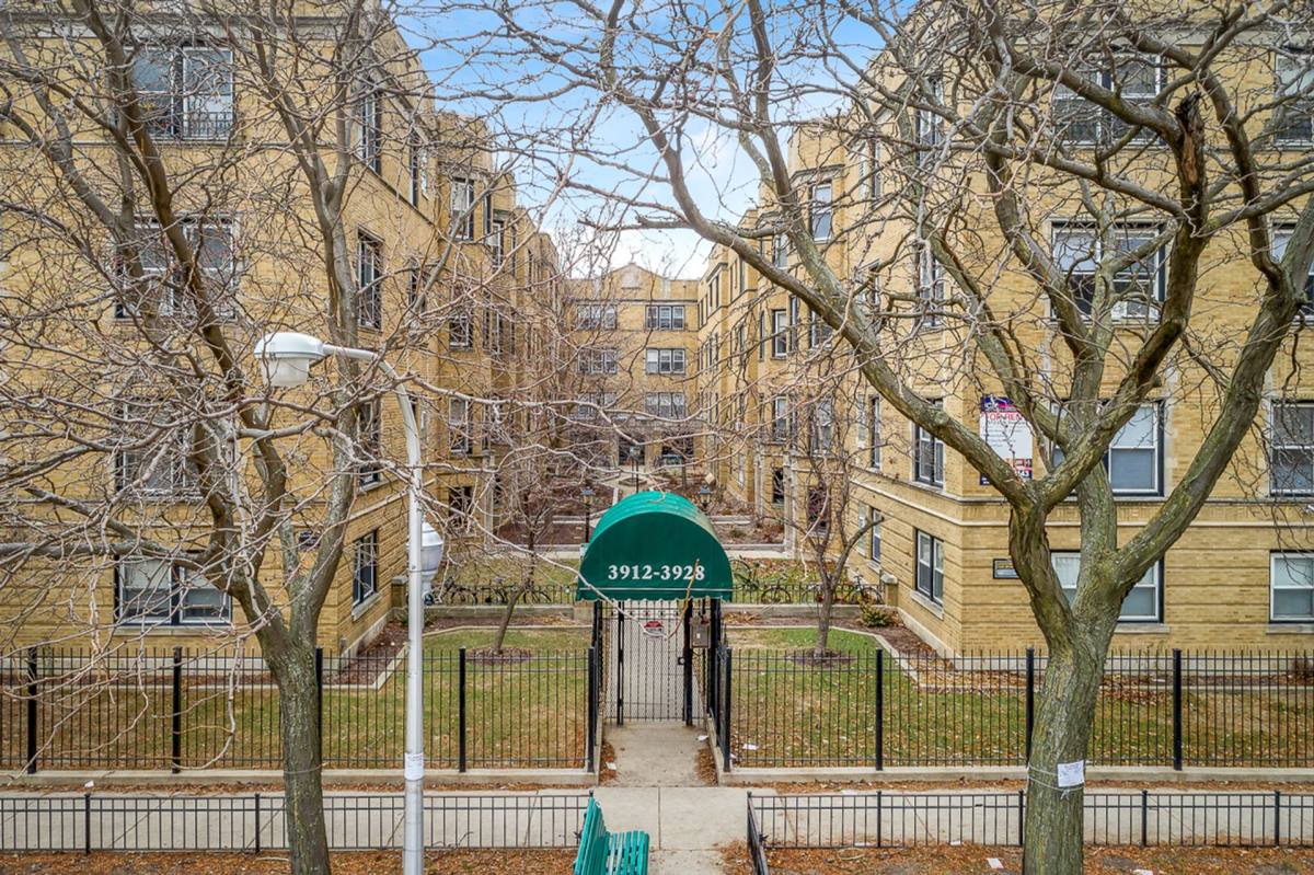 Apartment for rent at 3912 N Pine Grove Ave, Chicago, IL 60613