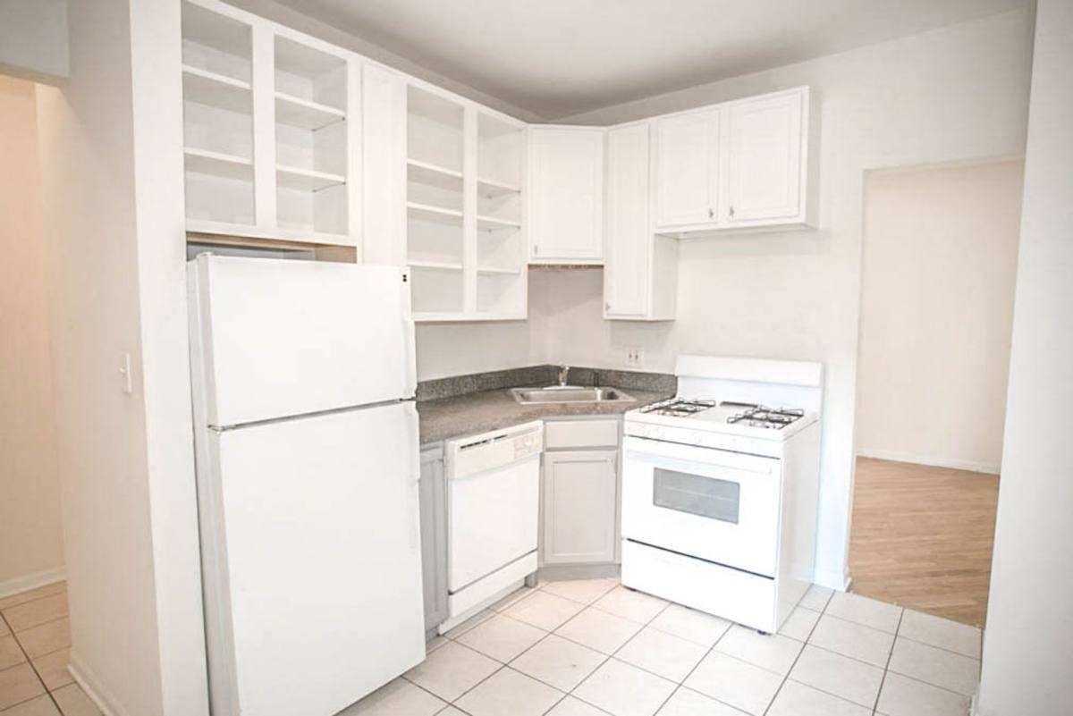 Apartment for rent at 3912 N Pine Grove Ave, Chicago, IL 60613