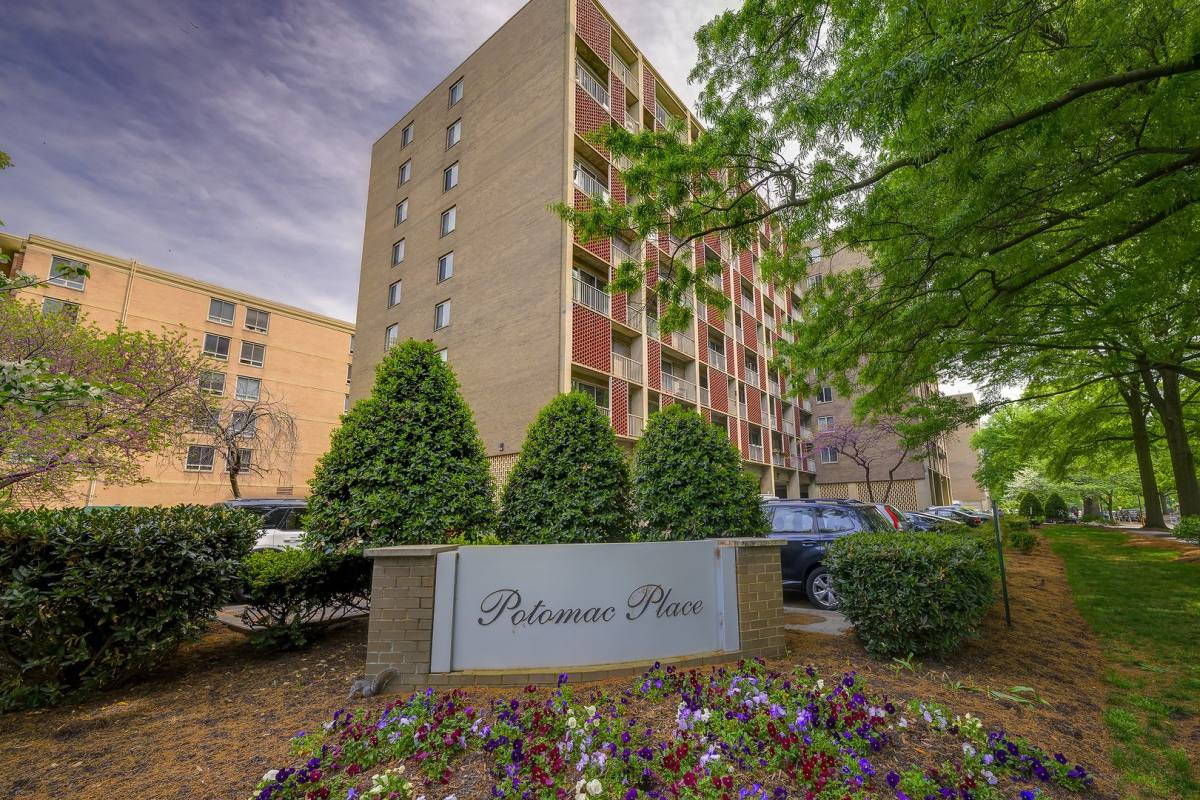 Apartment for rent at 800 4th St SW, Washington, DC 20024