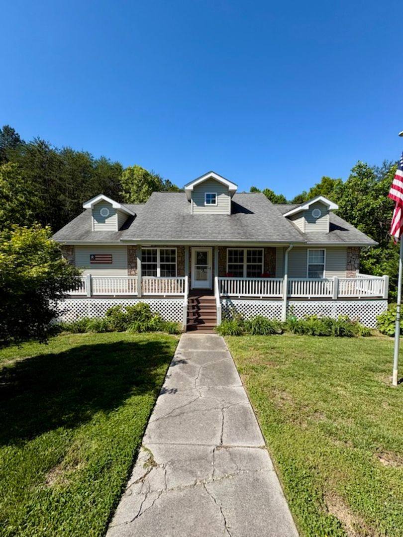 House for rent at 160 Burning Oaks Dr, Sevierville, TN 37876