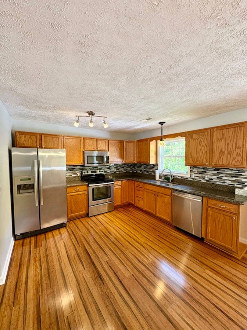 House for rent at 160 Burning Oaks Dr, Sevierville, TN 37876