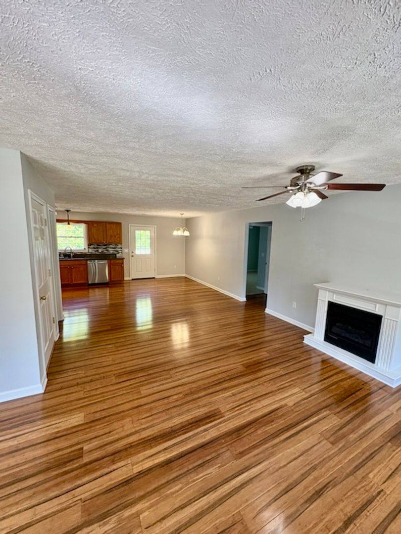 House for rent at 160 Burning Oaks Dr, Sevierville, TN 37876