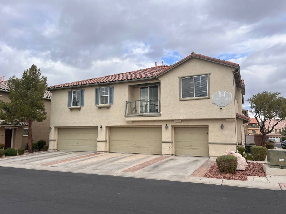 Townhouse for rent at 6255 W Arby Rd, Las Vegas, NV 89118