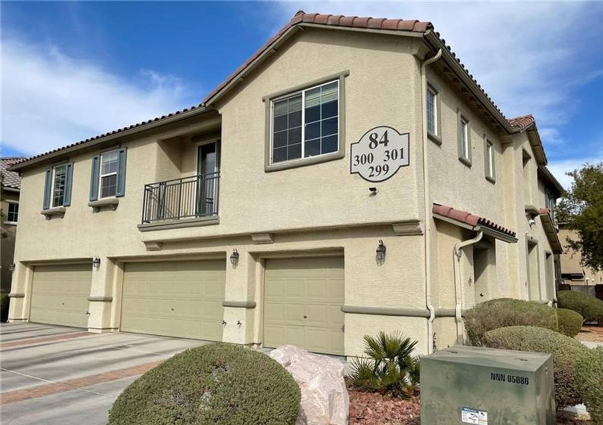 Townhouse for rent at 6255 W Arby Rd, Las Vegas, NV 89118
