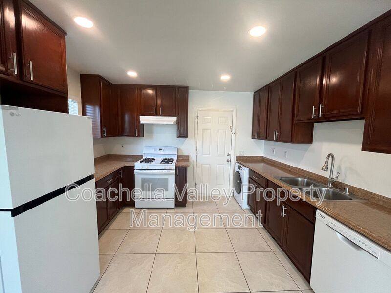 Apartment for rent at 422 W Rosa Parks Rd, Palm Springs, CA 92262