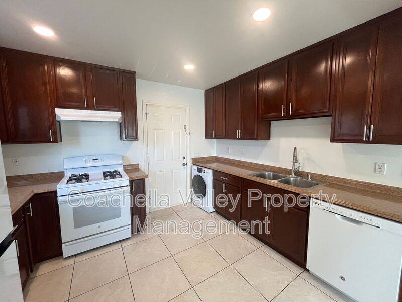 Apartment for rent at 422 W Rosa Parks Rd, Palm Springs, CA 92262