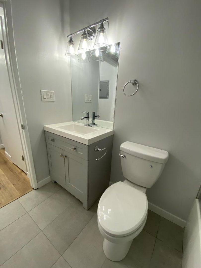 Apartment for rent at 2515 Ocean View Ave, Los Angeles, CA 90057