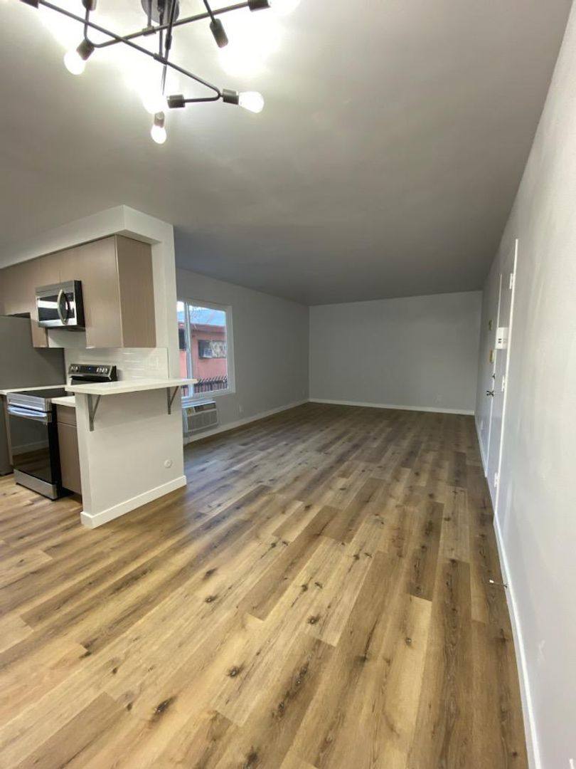 Apartment for rent at 2515 Ocean View Ave, Los Angeles, CA 90057