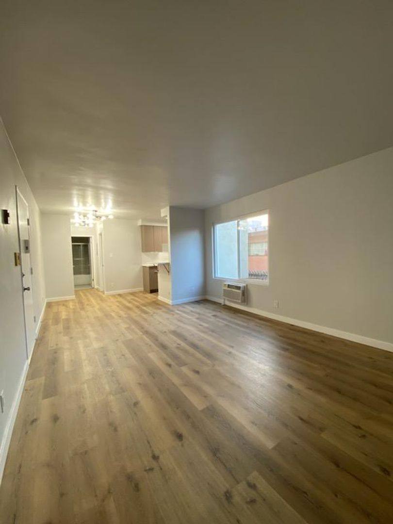 Apartment for rent at 2515 Ocean View Ave, Los Angeles, CA 90057