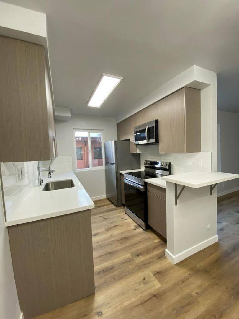 Apartment for rent at 2515 Ocean View Ave, Los Angeles, CA 90057