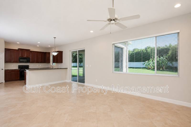 House for rent at 6945 74th St Circle E, Bradenton, FL 34203