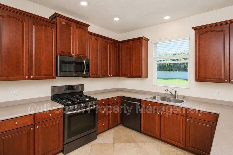 House for rent at 6945 74th St Circle E, Bradenton, FL 34203