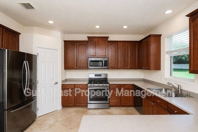 House for rent at 6945 74th St Circle E, Bradenton, FL 34203