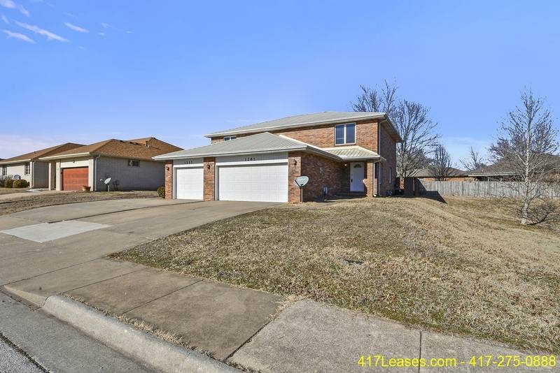 House for rent at 1261 E Lakewood St, Springfield, MO 65804