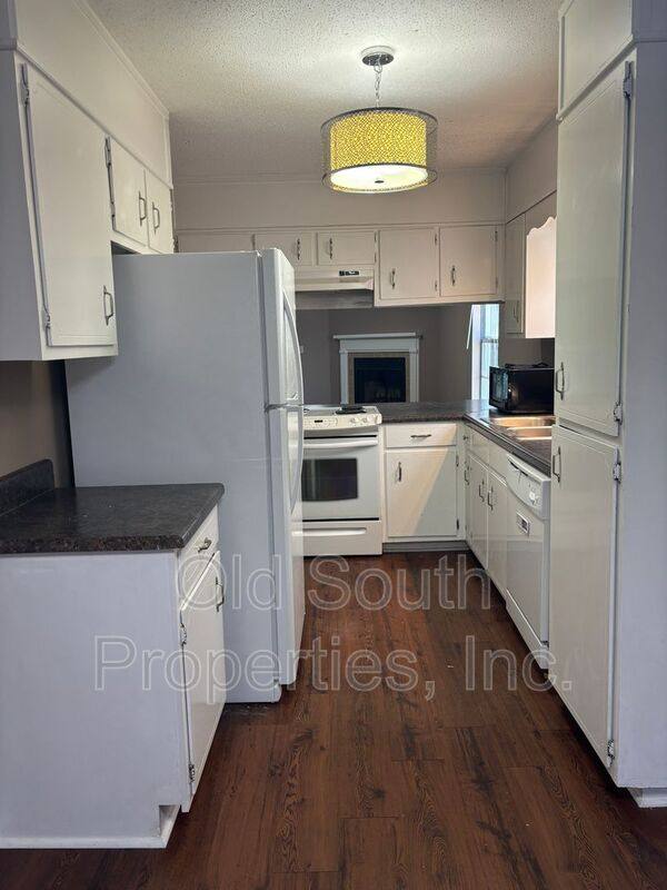 Apartment for rent at 1500 Johnson Ave #128, Pensacola, FL 32514