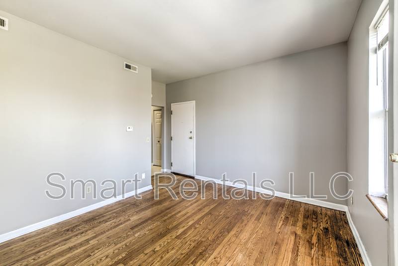 Apartment for rent at 3866 McRee Ave #2E, Saint Louis, MO 63110