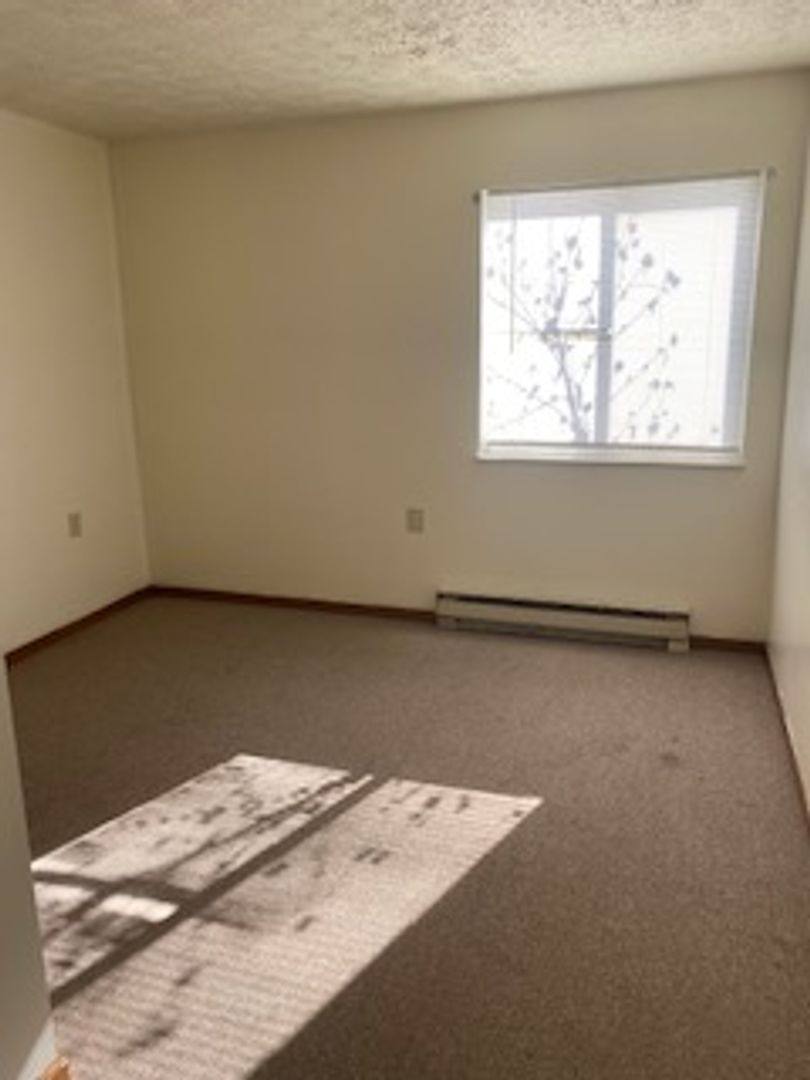 Apartment for rent at 432 McConnell St, Uhrichsville, OH 44683