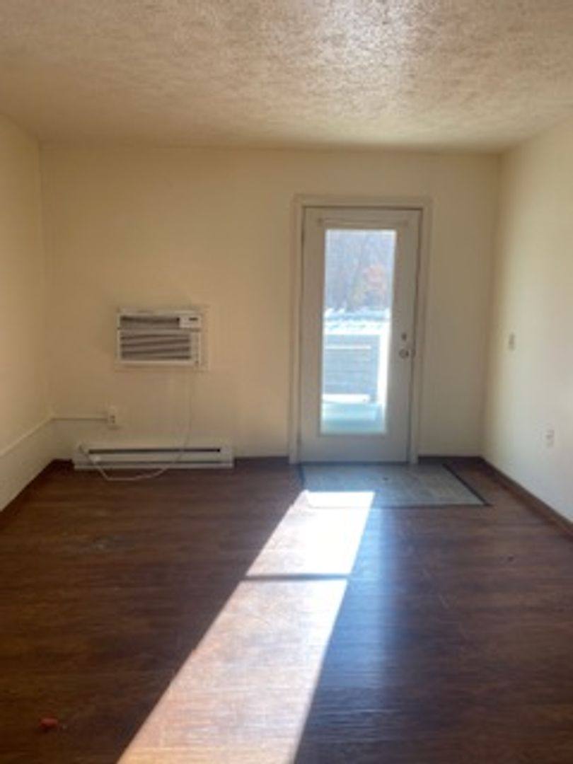 Apartment for rent at 432 McConnell St, Uhrichsville, OH 44683