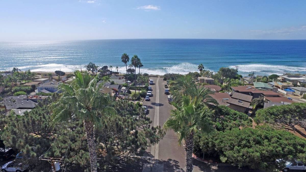 Apartment for rent at 13850 Mango Dr, Del Mar, CA 92014