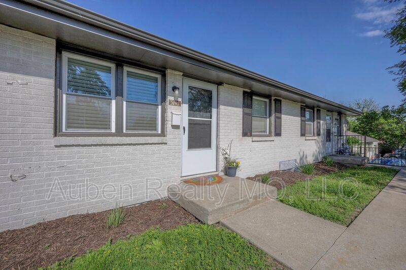 Apartment for rent at 3143 Pucketts Rd - Puckett #740, Kansas City, KS 66103