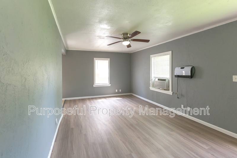 House for rent at 3200 SW 20th St, Oklahoma City, OK 73108