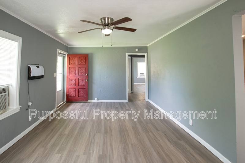 House for rent at 3200 SW 20th St, Oklahoma City, OK 73108