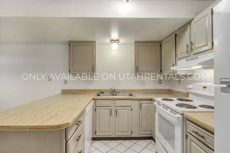Condo for rent at 1760 N Willowbrook #LEFT, Provo, UT 84604