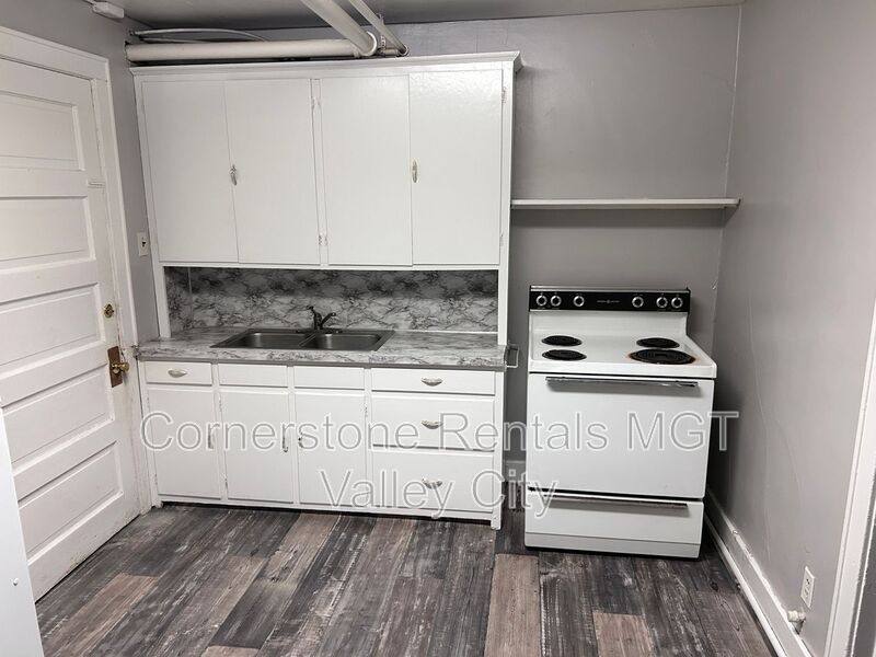 House for rent at 208 5th Ave SW #3, Valley City, ND 58072