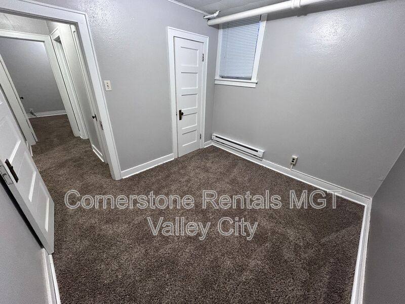 House for rent at 208 5th Ave SW #3, Valley City, ND 58072