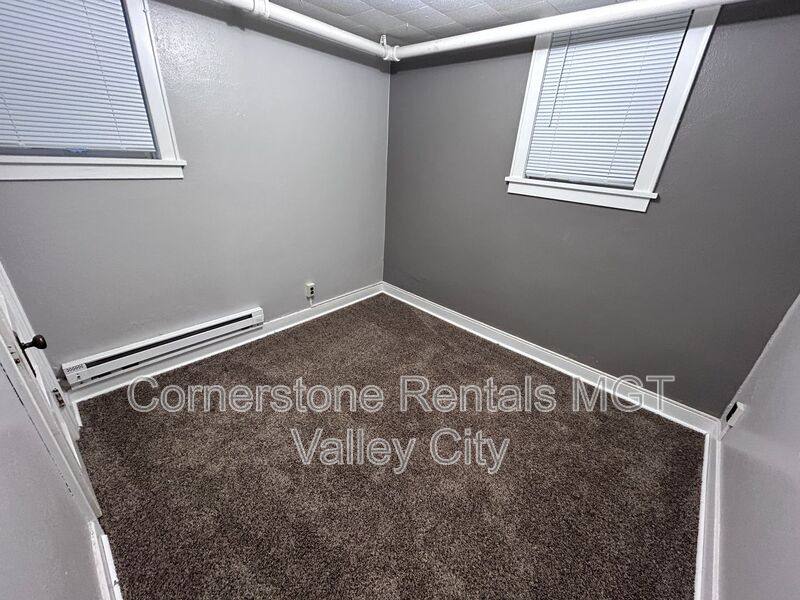 House for rent at 208 5th Ave SW #3, Valley City, ND 58072