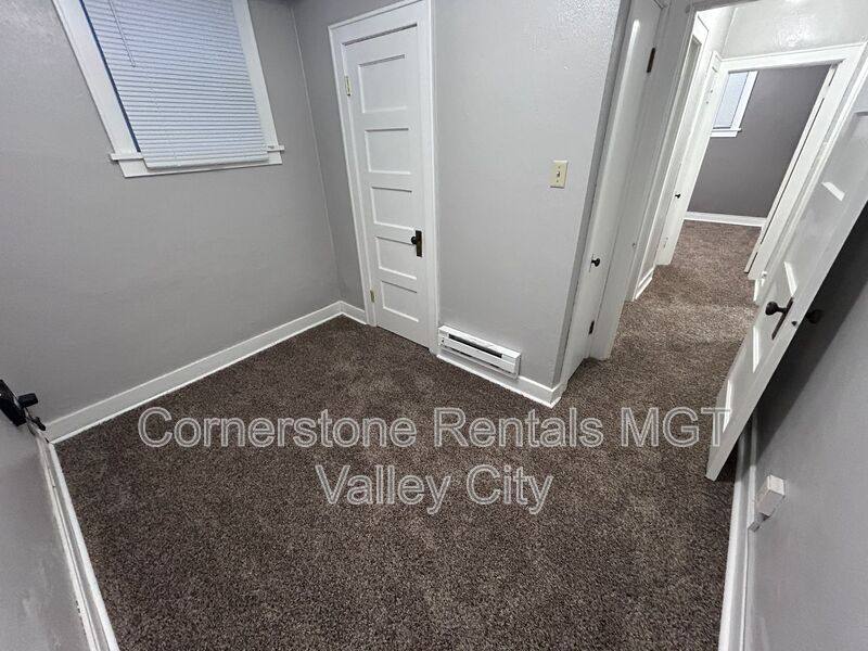 House for rent at 208 5th Ave SW #3, Valley City, ND 58072