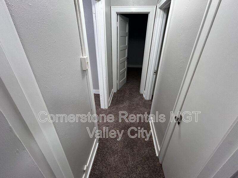 House for rent at 208 5th Ave SW #3, Valley City, ND 58072