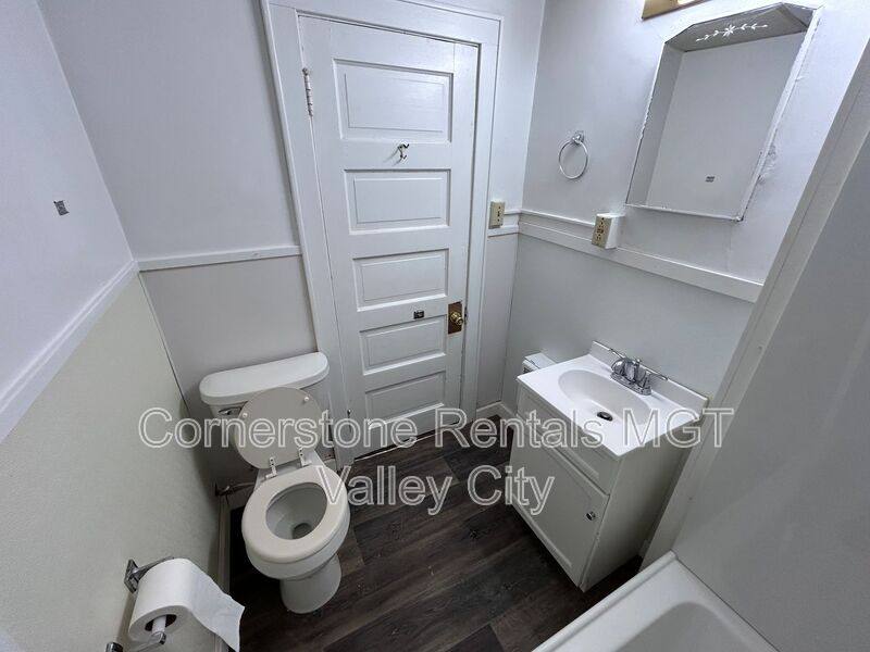 House for rent at 208 5th Ave SW #3, Valley City, ND 58072