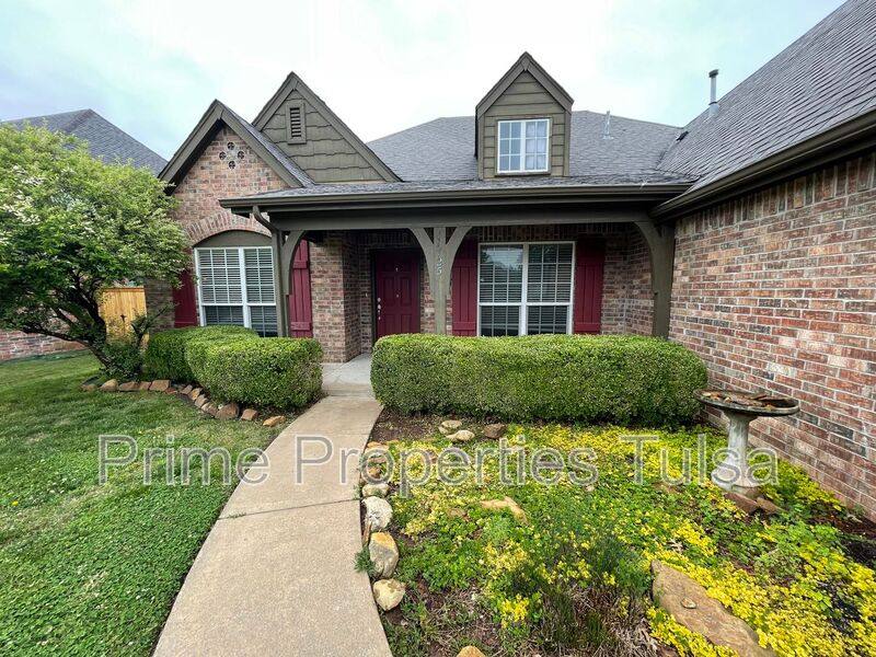 House for rent at 11725 S Vine St W, Jenks, OK 74037